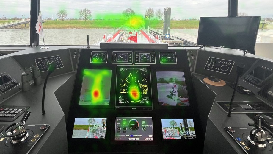 Measuring situational awareness onboard and ashore under increasing trackpilot information load